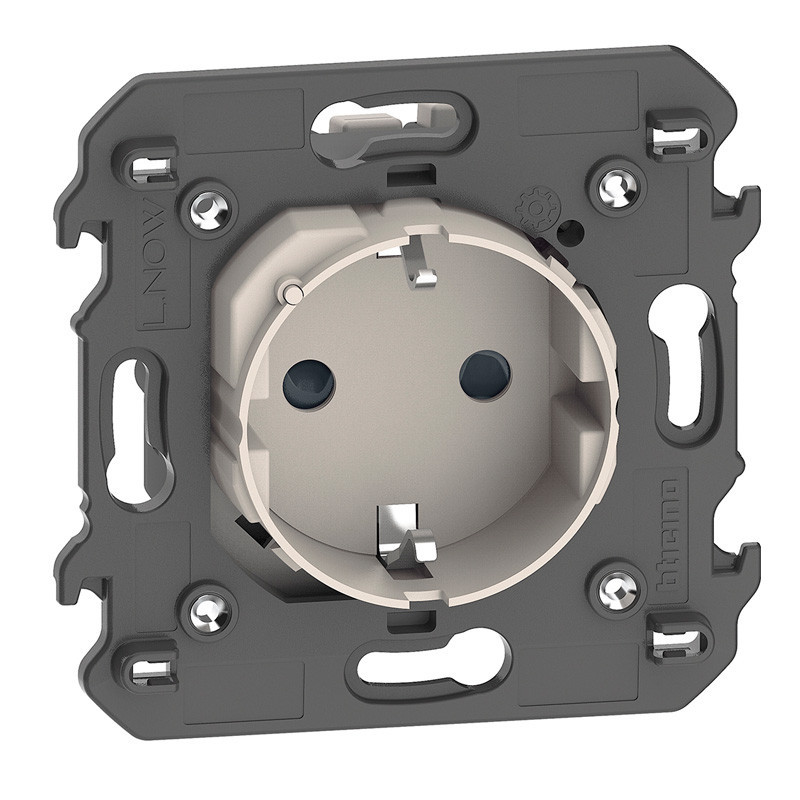 Base de enchufe schuko de 2P+T 16A a 250Vca con bastidor Bticino Living Now