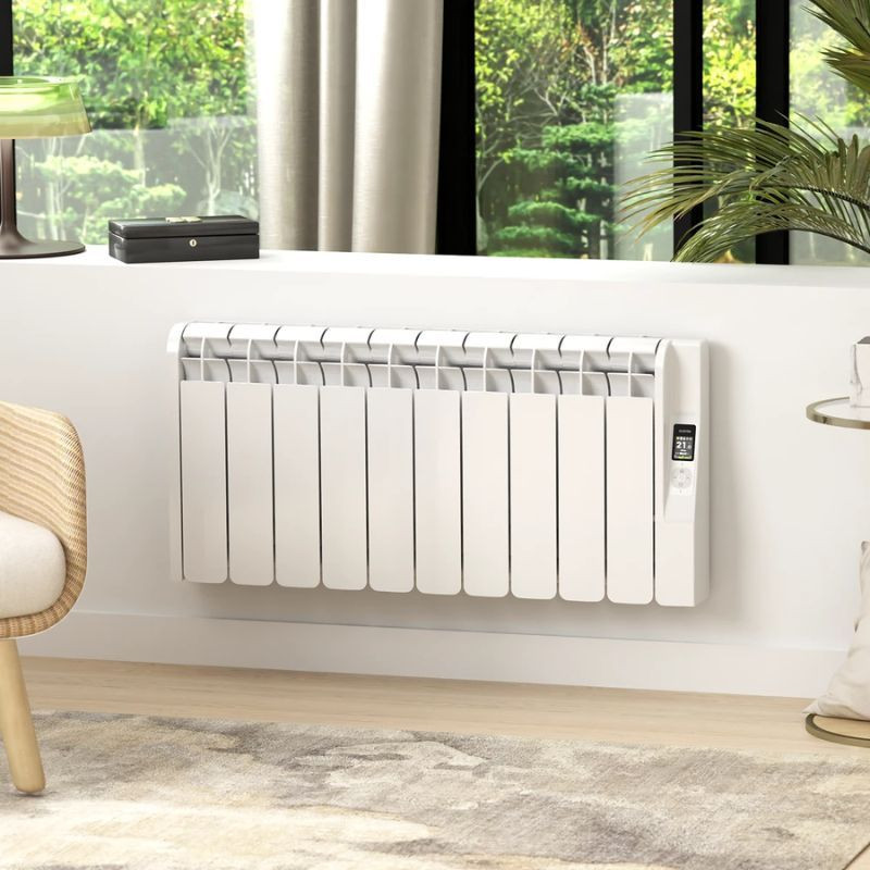 Emisor eléctrico KYROS Short bajo ventana de Rointe blanco montaje en pared